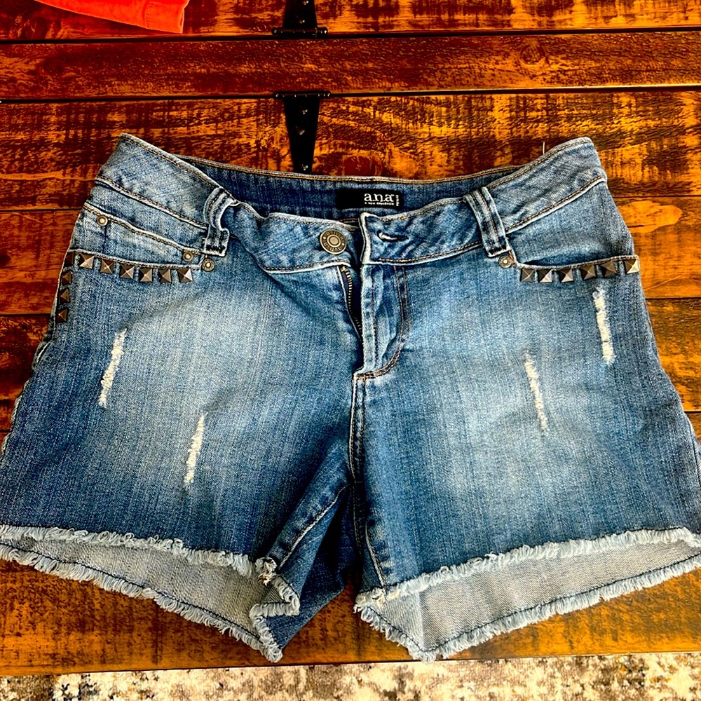 A.N.A petite Jean shorts